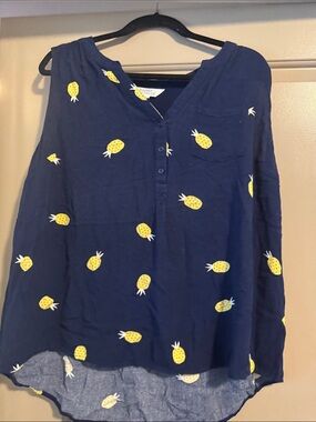 Market & Spruce Navy Top with Yellow Pineapple Accent